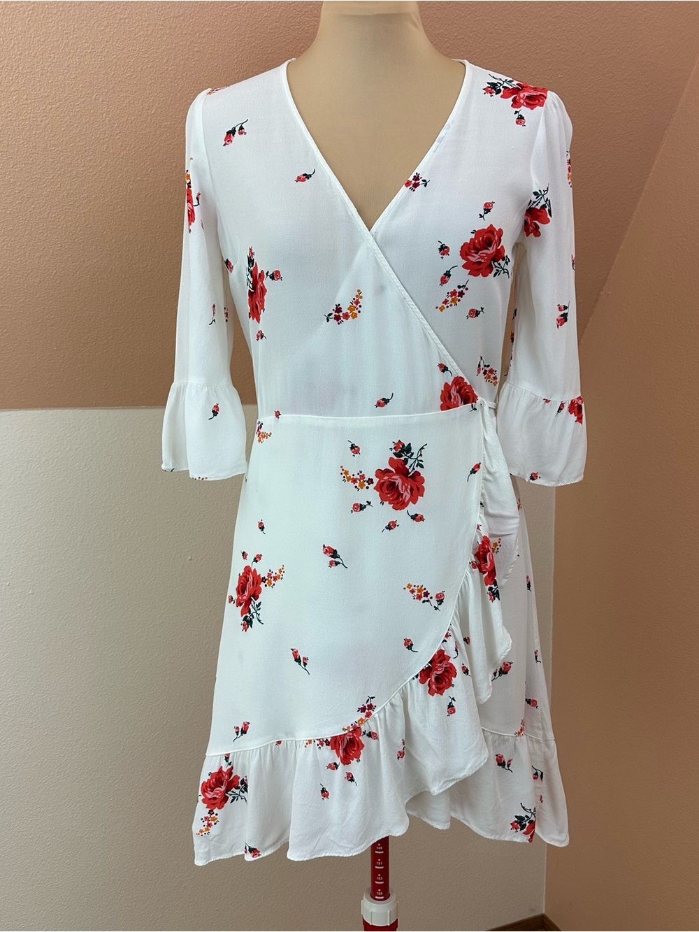 Gap Floral Wrap Dress XS White 100% Viscose 3/4 Sleeve Ruffle Hem Bridal Shower